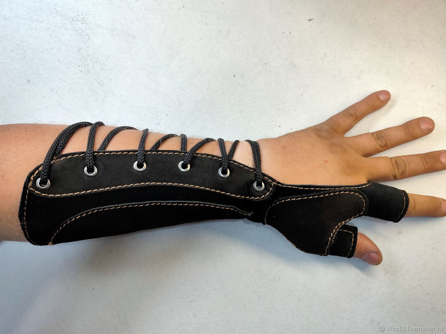 Перчатка с крагой  Друида для стрельбы из лука