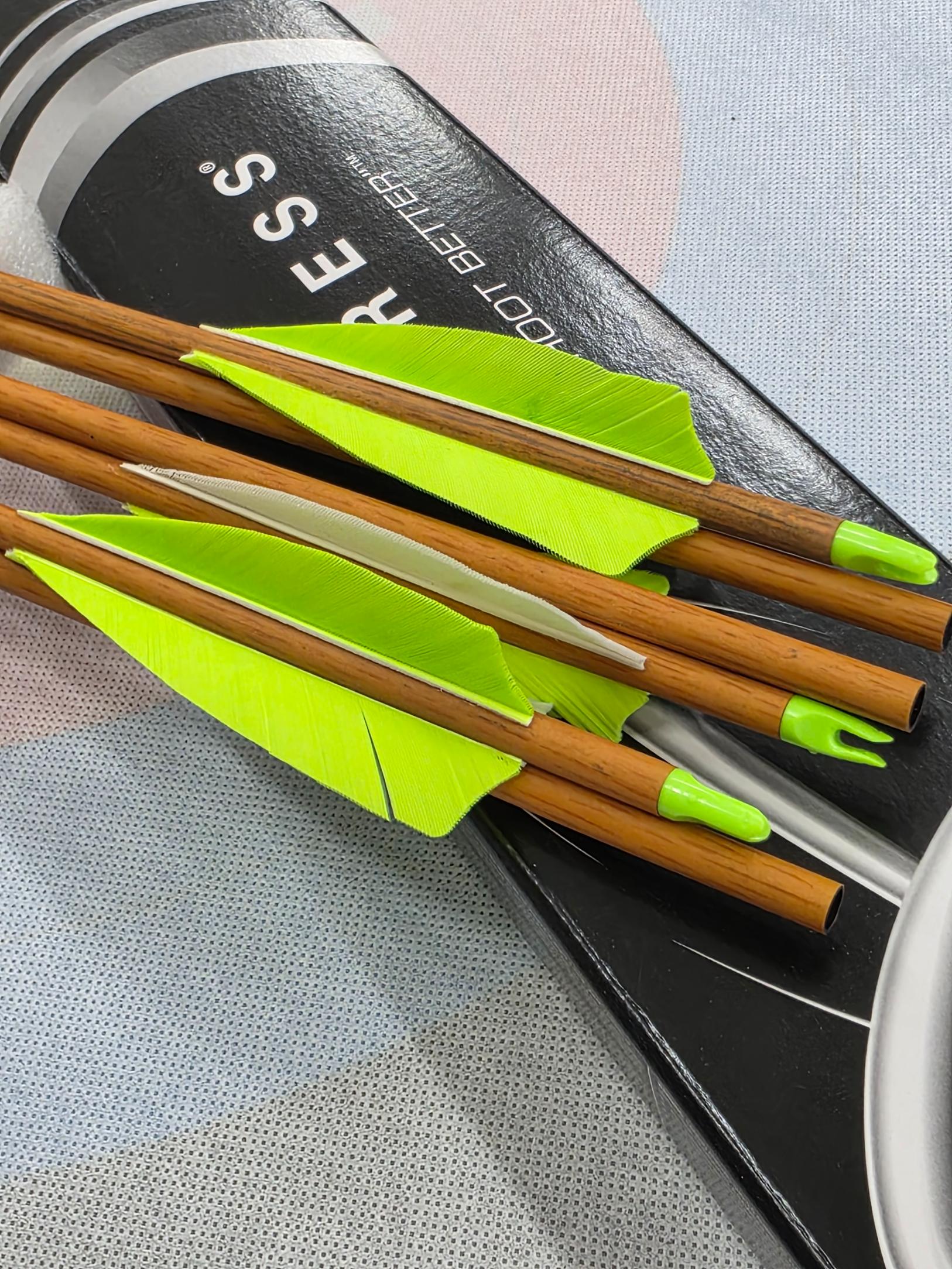 фото Стрела лучная Carbon Express Heritage 6 шт. (натуральное оперение) Стрела лучная Carbon Express Heritage 6 шт. (натуральное оперение)