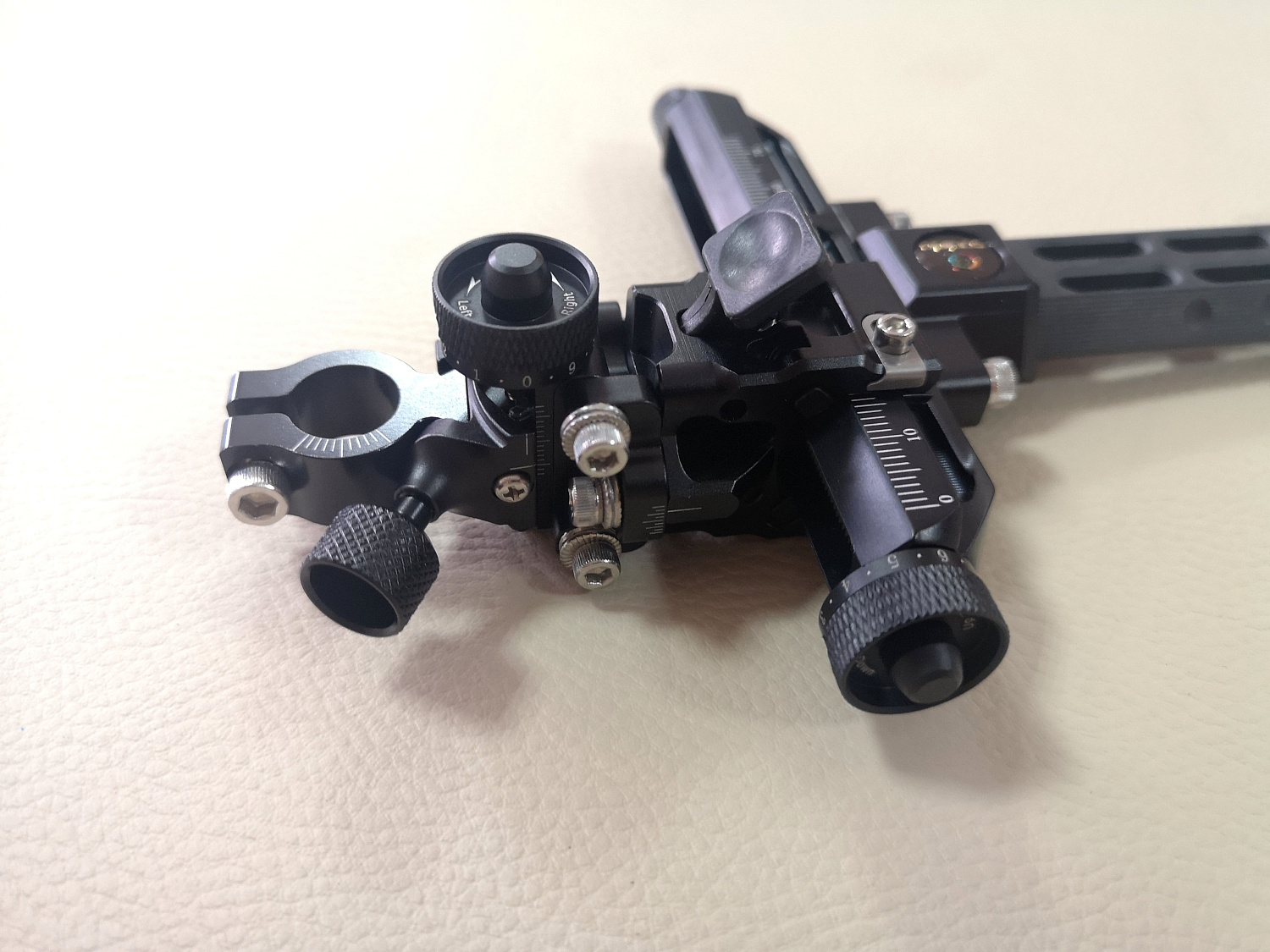 Спортивный прицел для блочного лука Sanlida Carbon X10 9" v2